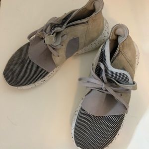 Adidas Tennis Shoes